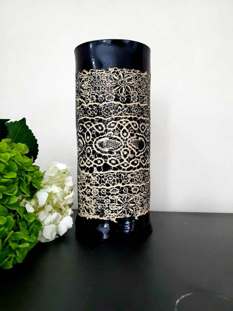 JRN : Bruna's Acorn Lace Placemat Vase