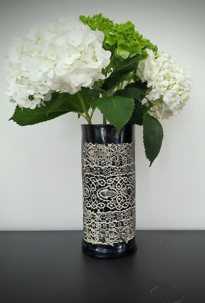 JRN : Bruna's Acorn Lace Placemat Vase